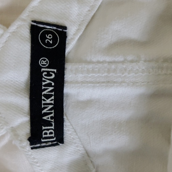 Blank NYC Distressed White Shorts Overall Size 26 - Picture 3 of 5